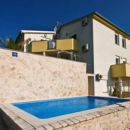 Apartamento 14 *