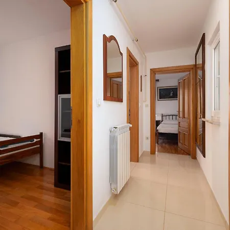 2 Bedroom Stunning In Apartment *