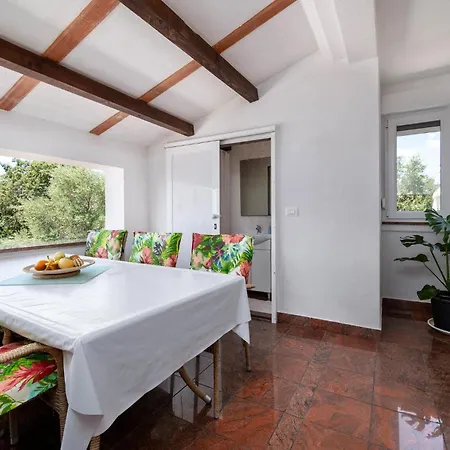 Apartment 2 Bedroom Stunning In Medulin
