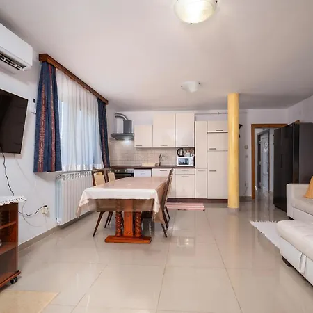 2 Bedroom Stunning In Medulin