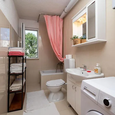 Apartment 2 Bedroom Stunning In