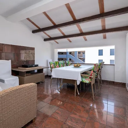 2 Bedroom Stunning In Apartment *