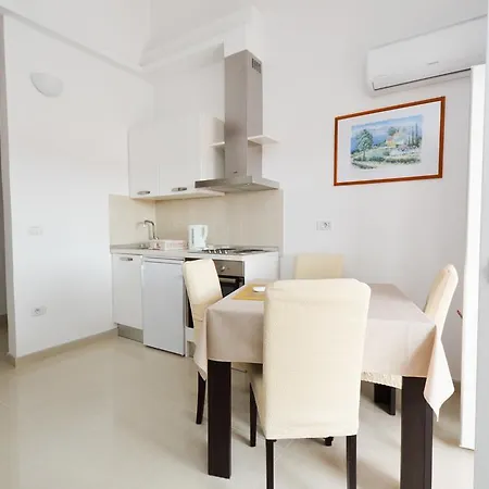 2 Bedroom Stunning In *